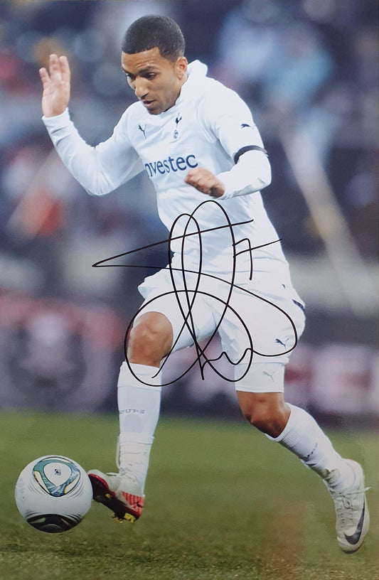 Aaron Lennon Signed Spurs Photo. - Darling Picture Framing