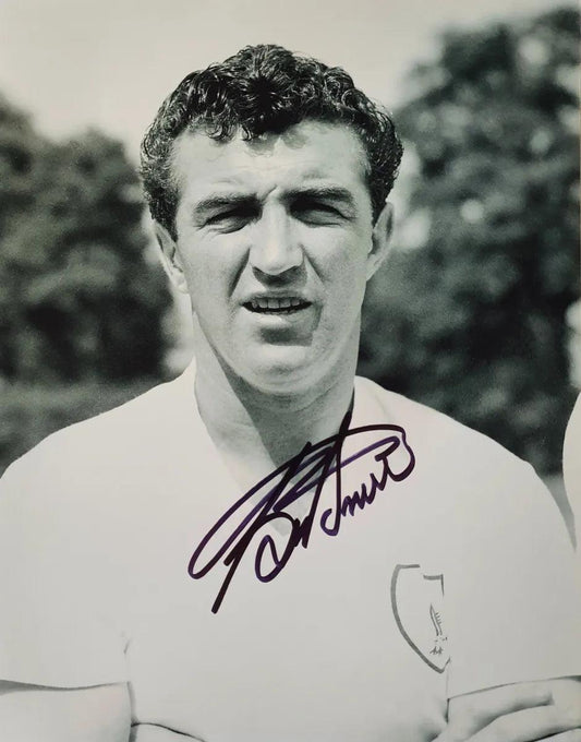 Bobby Smith Signed Spurs Photo. - Darling Picture Framing
