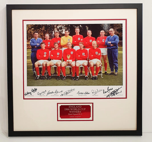 England 1966 World Cup Winners Photo Signed by 8 Framed. - Darling Picture Framing