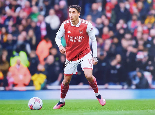 Jakub Kiwior Signed Arsenal Photo. - Darling Picture Framing
