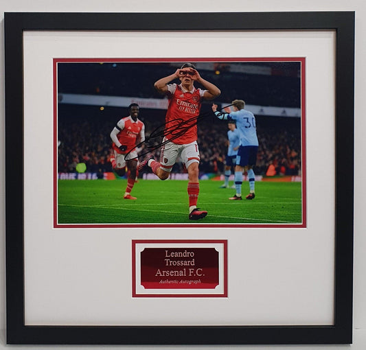 Leandro Trossard Signed Arsenal Photo Framed. - Darling Picture Framing
