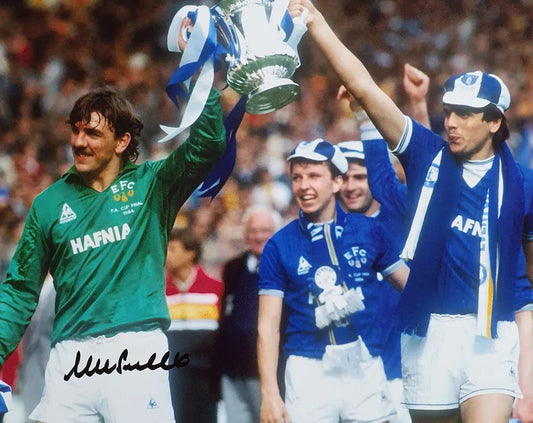 Neville Southall Signed Everton Photo. - Darling Picture Framing