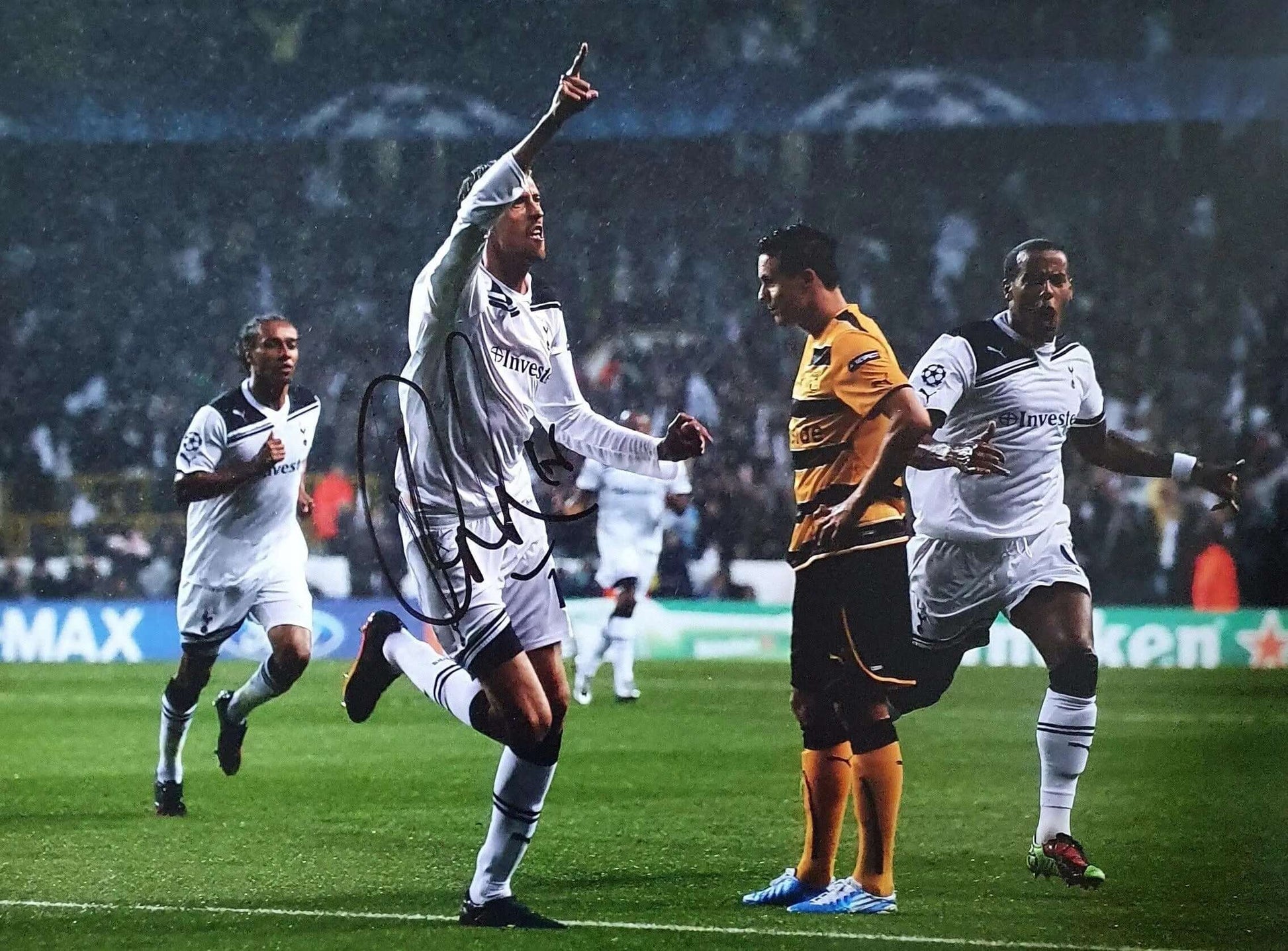 Peter Crouch Signed Spurs Photo. - Darling Picture Framing