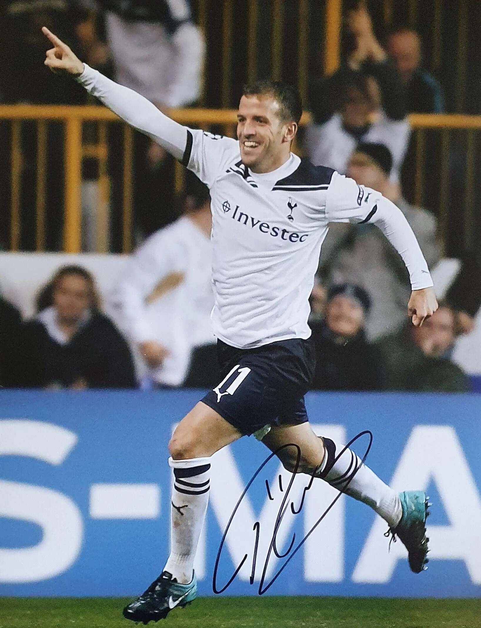 Rafael Van der Vaart Hand Signed Spurs Photo. - Darling Picture Framing