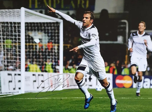 Rafael Van der Vaart Signed Spurs Photo. - Darling Picture Framing